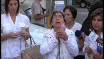 Familiares y amigos del expresidente salvadoreño Flores piden por su recuperación