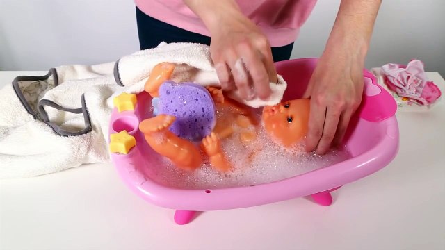 Baby Doll Bathtime Nenuco Baby Girl Change Diaper How to Bath a Baby Toy Videos