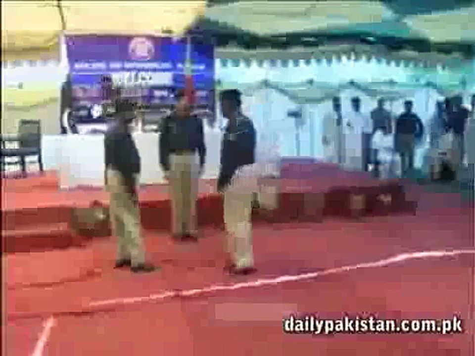 Pakistani Police kay Ajeeb Salute or Parade (Most Funny)