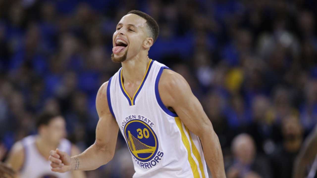For Three: Warriors Crush Spurs