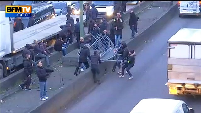 Grève des taxis: des barrières installées pour bloquer le trafic porte Maillot