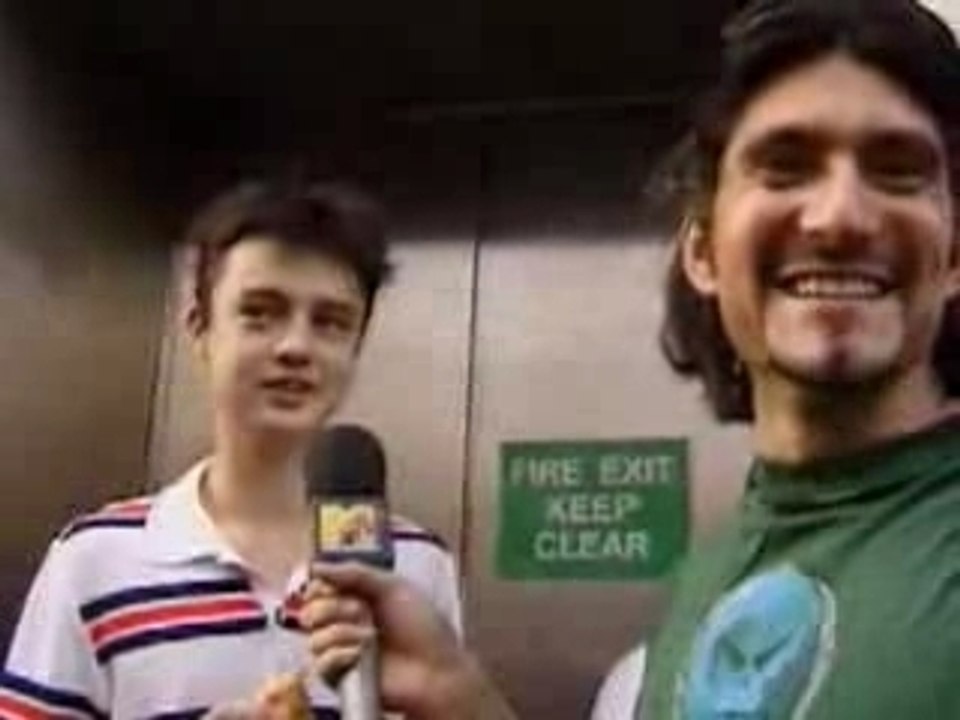 Pete Doherty Queues For Oasis Album