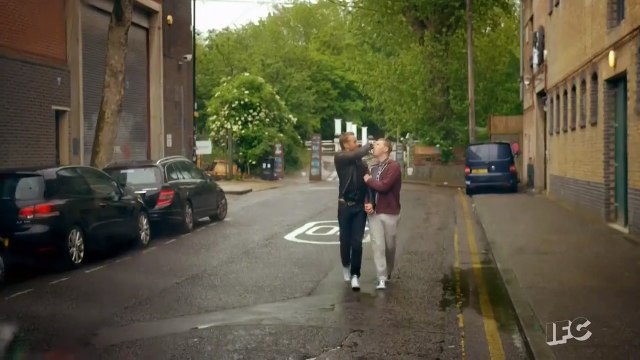 Un gang de skinheads rencontre des gays et des musulmans