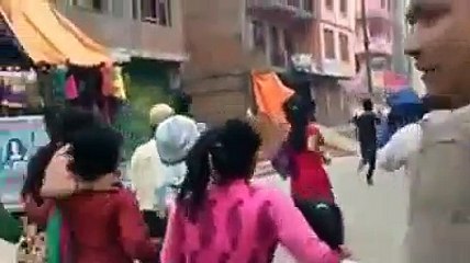 live nepal earthquake footage people crying lot of ............... Biggest Earthquakes