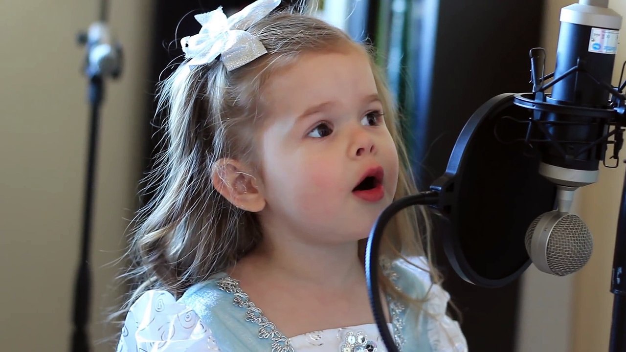 3yo adorable Girl sings "Little Mermaid" Theme Song - Vidéo Dailymotion