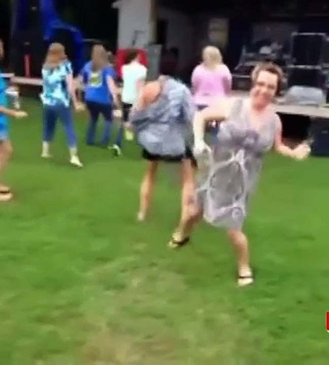 Sarhoş Komik Kızların İlginç ve Komik Halleri