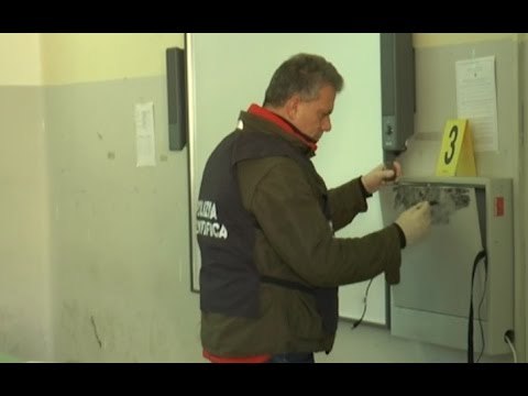 Napoli - Furto di pc al Liceo Sannazzaro, indaga la Polizia (25.01.16)