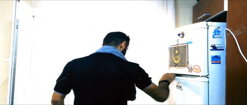 تحشيش الفرق بين الشاب الاجنبي والعراقي من يكعدون الصبح يموت ضحك هههههه لايفوتكم يوسف الملك