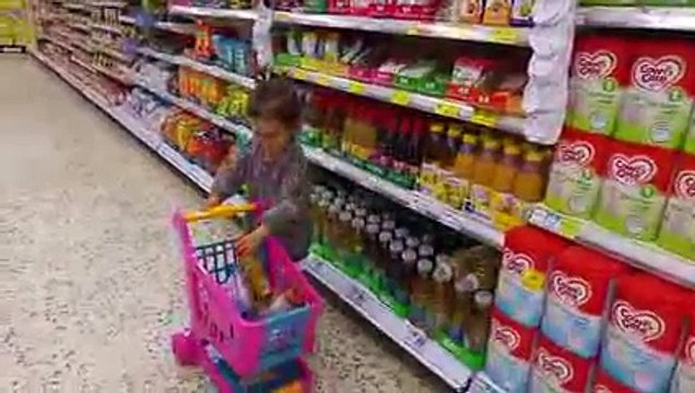 Baby Doing Grocery Shopping Toy Shopping Cart _ Juguete carrito de la compra -