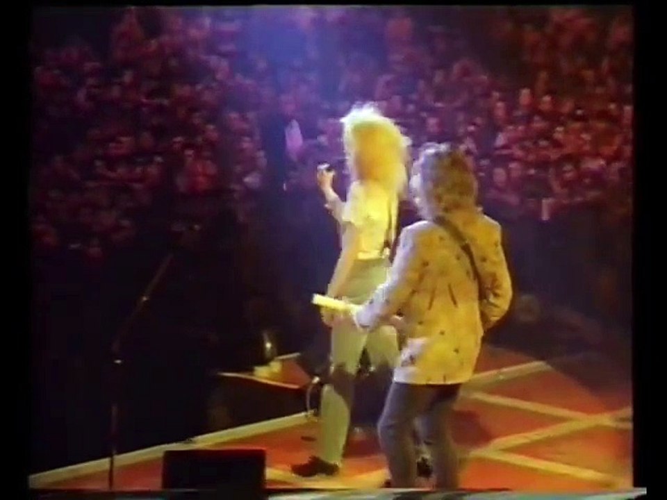 Cyndi Lauper-Girls just wanna have fun (The True Colour Tour live in Paris, France 1987)