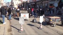 Siverek Esnaf Elektrik Kesintilerini Lastik Yakıp, Yol Kapatarak Protesto Etti-2