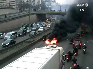 Taxis: Valls condamne des violences "inadmissibles"