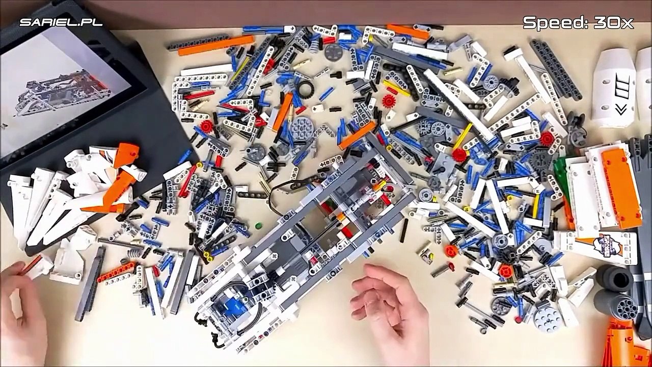 Lego Technic 42052 B model: Tandem Rotor Helicopter Speed Build & Review