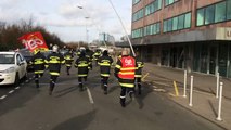 Les pompiers envahissent le périphérique lillois