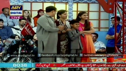 Child request Fahad Mustafa for a Birthday gift in 'Jeeto Pakistan'