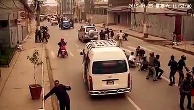 Live CCTV footage of Nepal earthquake - Thapathali & Tripureshwor Kathmandu Historical Earthquakes