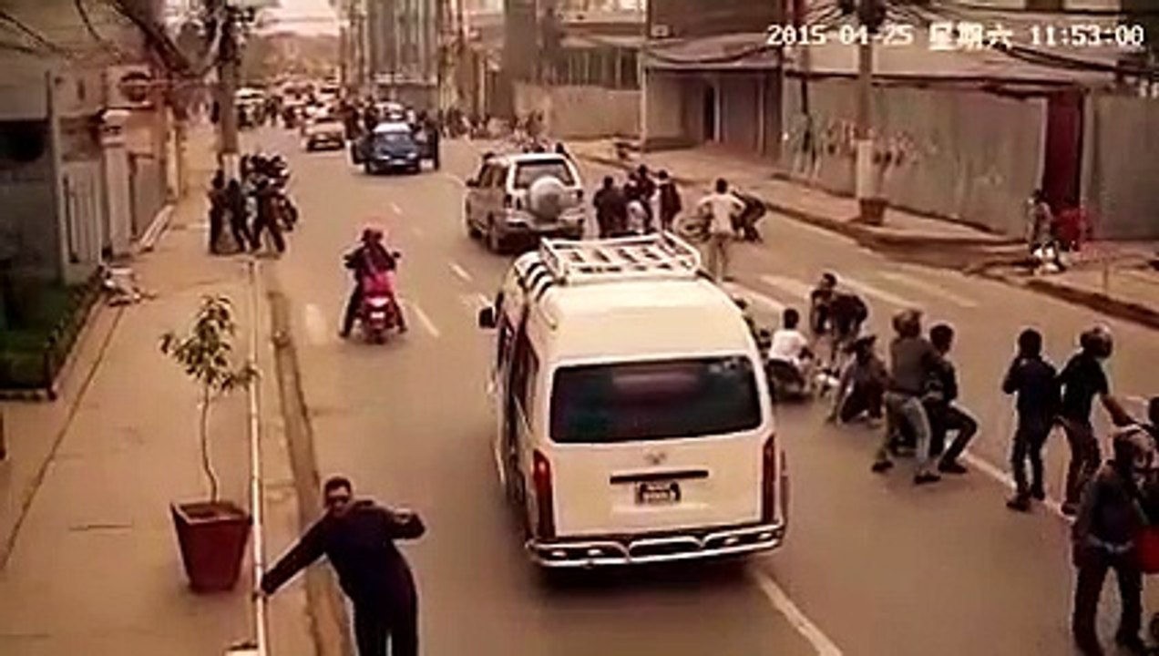 Live CCTV footage of Nepal earthquake - Thapathali & Tripureshwor Kathmandu  Historical Earthquakes