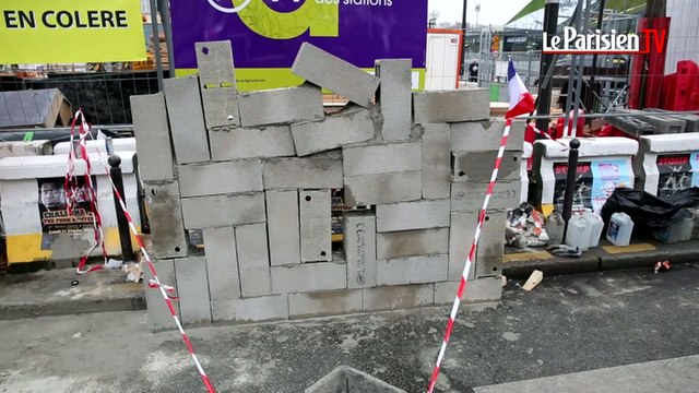 Des chauffeurs de taxi s'improvisent maçons en réponse à Macron