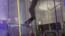 L'incroyable chorégraphie d'un homme dans un simulateur de chute libre