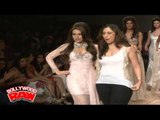 Karishma Kapoor Walk on Ramp at LFW