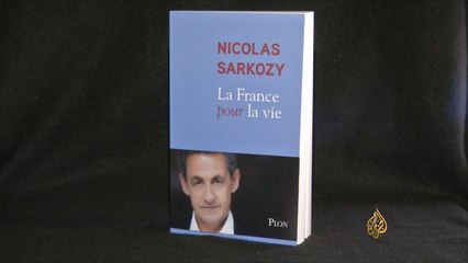 ساركوزي في كتابه يطالب بوقف المساعدات للمهاجرين