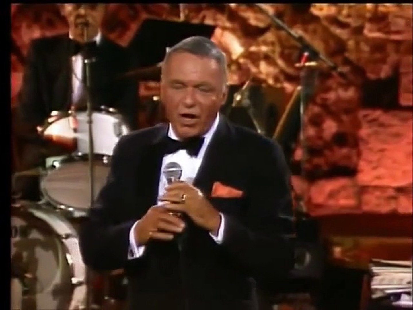 ⁣Frank Sinatra - Strangers in the Night