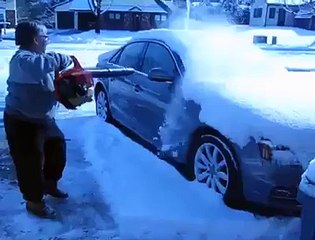 Best way to clean the snow off your vehicle this Winter - Video Dailymotion
