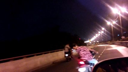 Biker doing dangerous stunt On Highway!!!