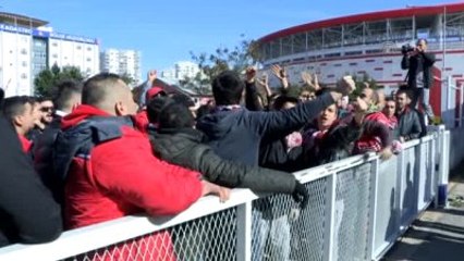 Eto'o ve Morais Sevgisi Protestoyu Desteğe Çevirdi