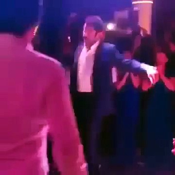 Kenan İmirzalıoğlu - Engin Altan Düzyatan zeybek şov