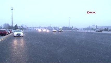 İzmir Kar, Dikili ve Bergama'yı Beyaza Bürüdü