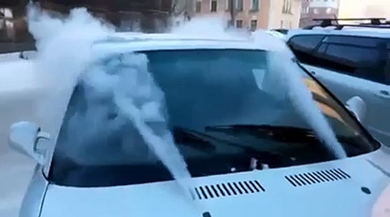 Laver ses vitres en russie quand il fait très froid!