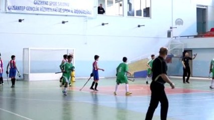 16 Yaş Altı Salon Hokeyi 1. Lig Müsabakaları Gaziantep'te Sürüyor