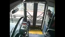 Kahraman otobüs şoförü kalp krizi geçiren kadını böyle kurtardı!