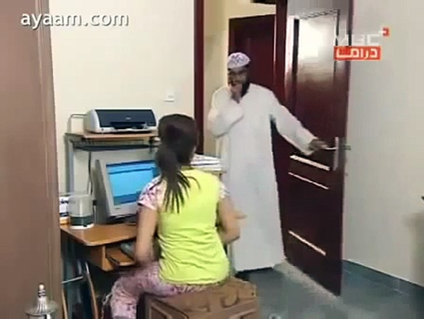 خوبصورت عربی لڑکی اچانک ڈر گئی