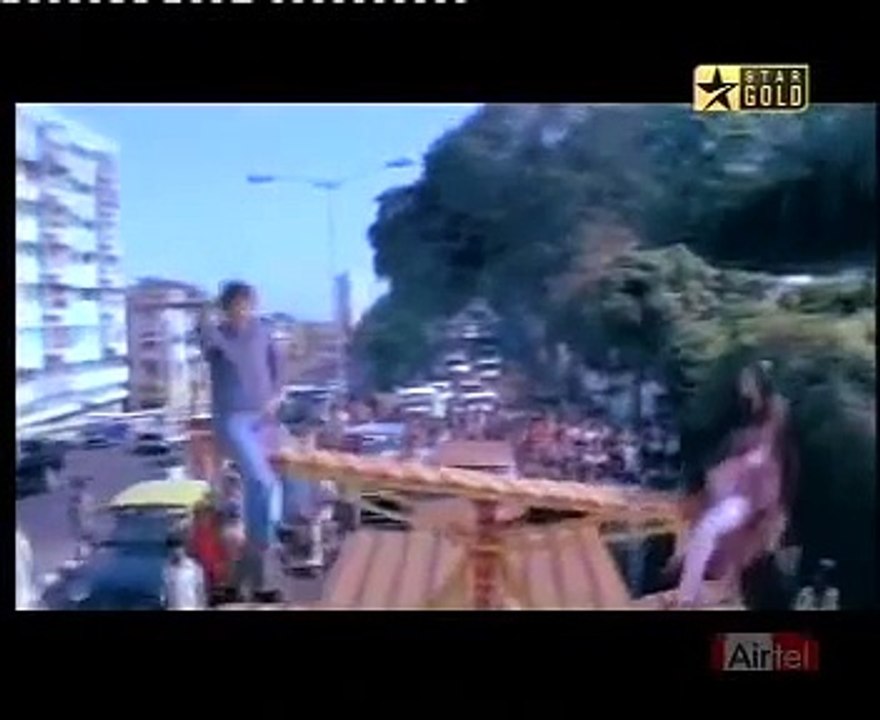 Kishore Kumar sings for Zeenat Aman - SAR- E -BAZAAR KARENGE PAY