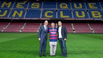 El premio Nobel de la Paz Muhammad Yunus visita el FC Barcelona [ESP]