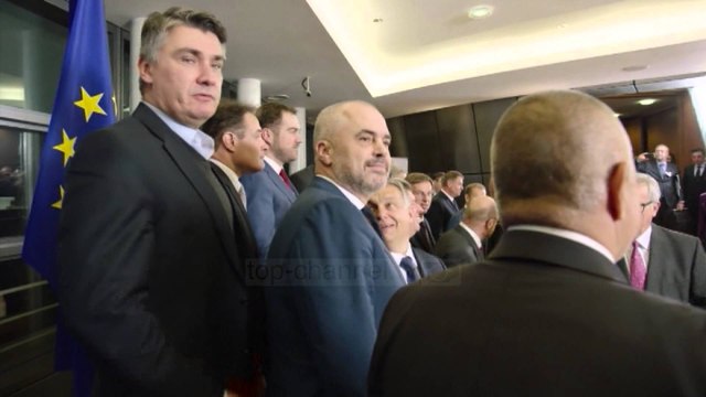 KE: S'përjashtohet kalimi i refugjatëve përmes Shqipërisë - Top Channel Albania - News - Lajme