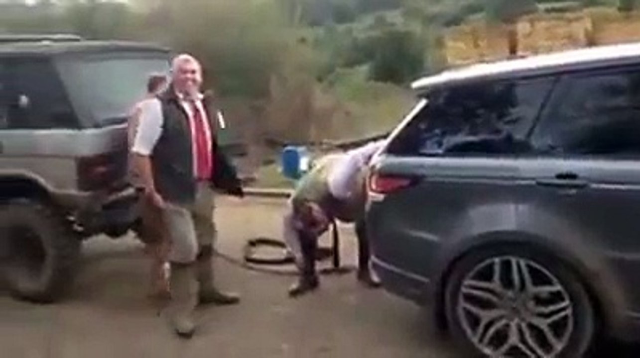 New VS Old - Range Rover - Tug of war