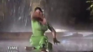 Pakistani Mujra Dance In Rain Teri Bohat Yaad