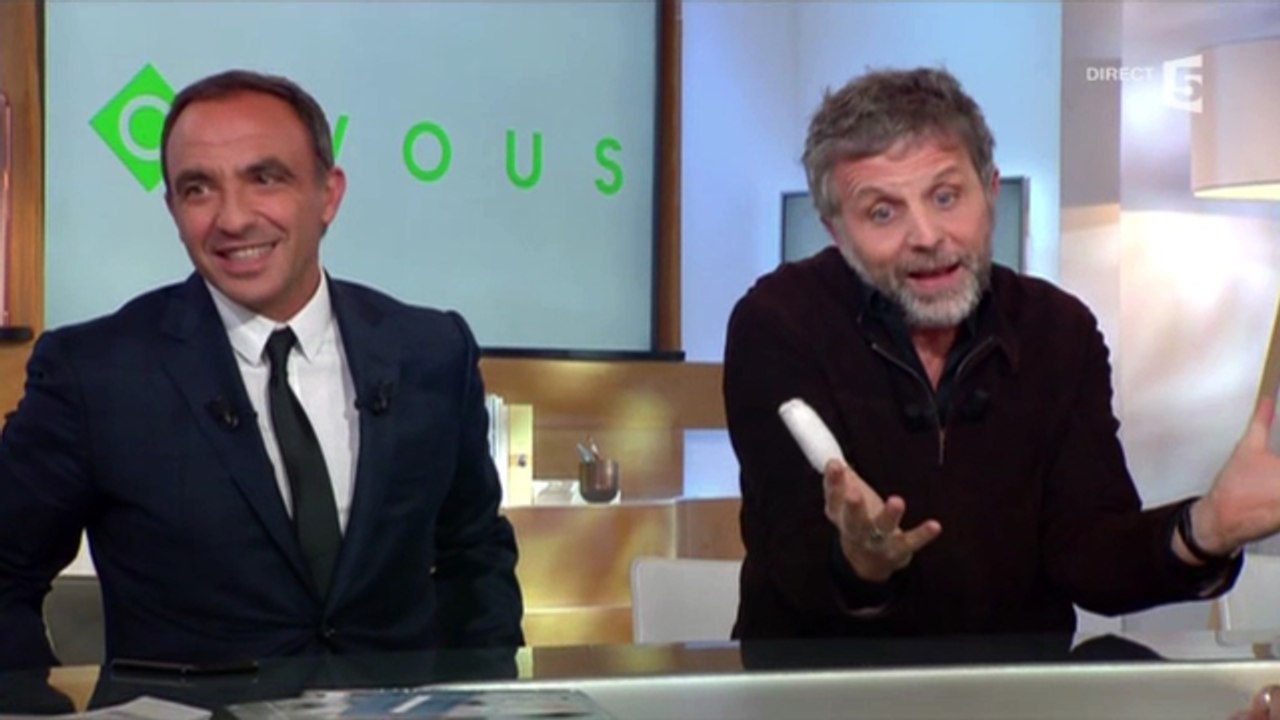 Stéphane Guillon : C à Vous "ne sert à rien" !