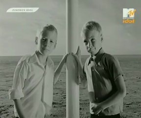 Bons souvenirs de cette chanson......RIP