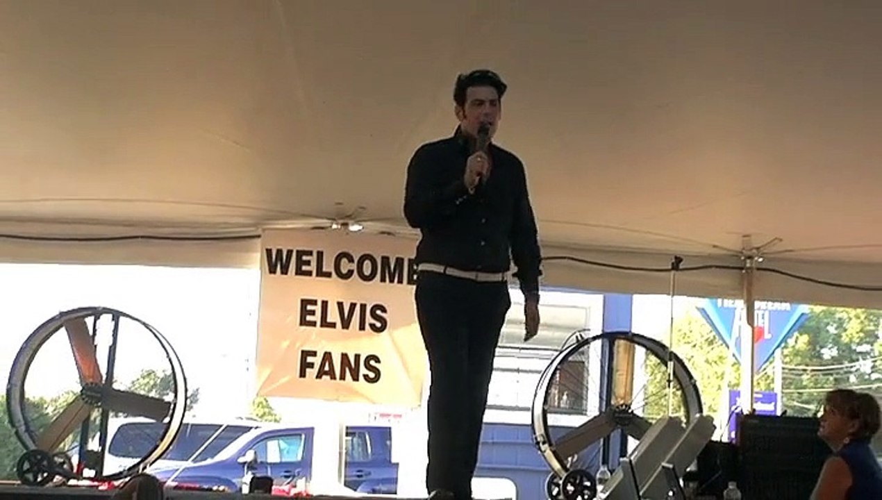 Franz Goovaerts sings 'A Little Less Conversation' Elvis Week 2010