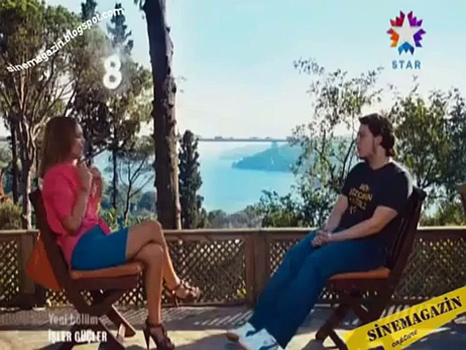 Melike Emiroğlu sexy hareketleriyle çocuğu tahrik ediyor