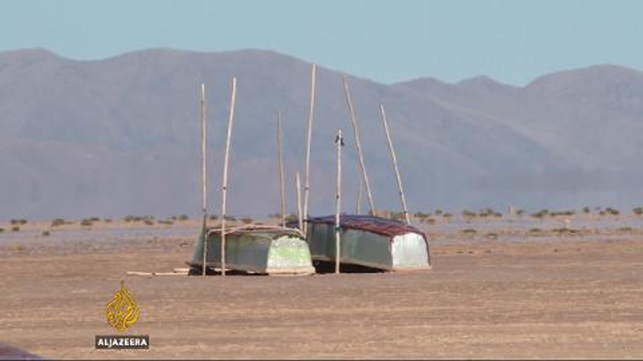 Bolivia's second largest lake dries up