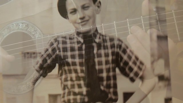 Nul ne guérit de son enfance. Ferrat. La guitare des copains d'accord's