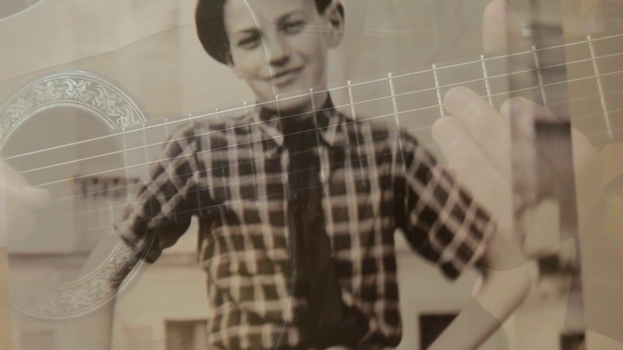 Nul ne guérit de son enfance. Ferrat. La guitare des copains d'accord's