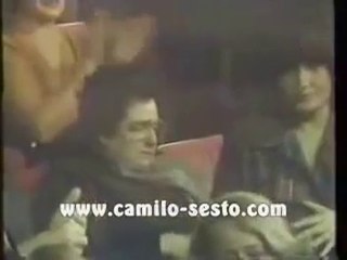 Emocionado Camilo Sesto al cantar a su madre