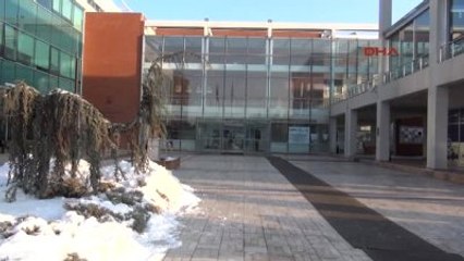 Eskişehir Belediye Önünde Kuru Sıkı Tabancayı 9 Yaşındaki Kızının Başına Dayadı