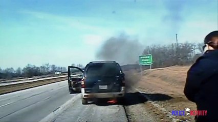 Course poursuite: Une voiture prend feu